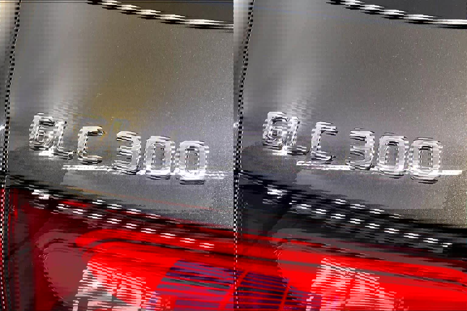 Used 2025 Mercedes-Benz GLC 300 4MATIC image 34