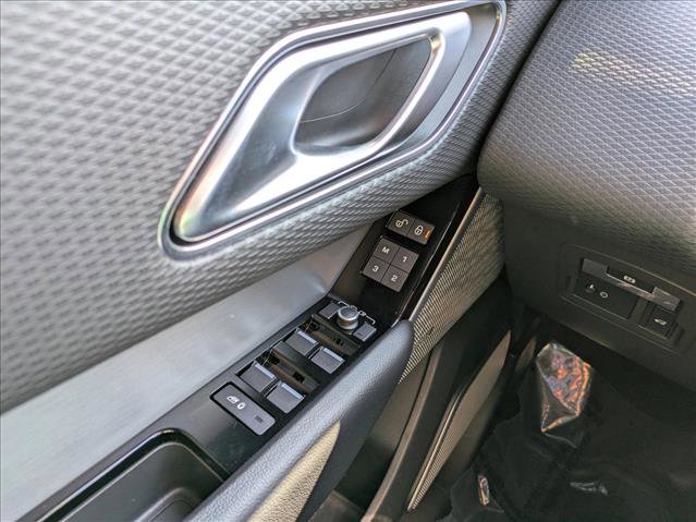 Used 2020 Land Rover Range Rover Velar R-Dynamic S image 18