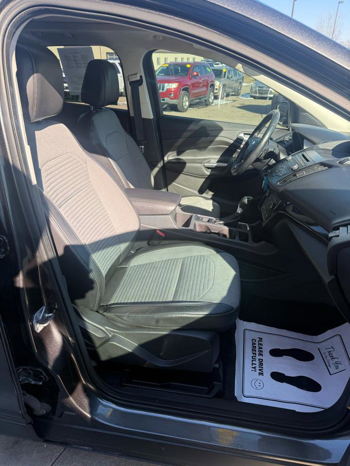 Used 2017 Ford Escape SE w/ SE Sport Appearance Package image 13
