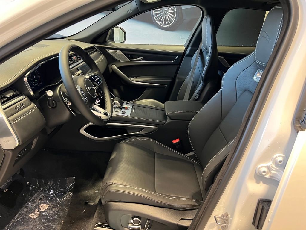 New 2026 Jaguar F-PACE R-Dynamic S image 12