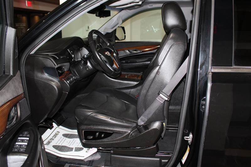 Used 2017 Cadillac Escalade Luxury AWD/4WD image 26