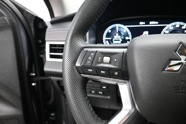 Used 2025 Mitsubishi Outlander SE AWD/4WD image 17