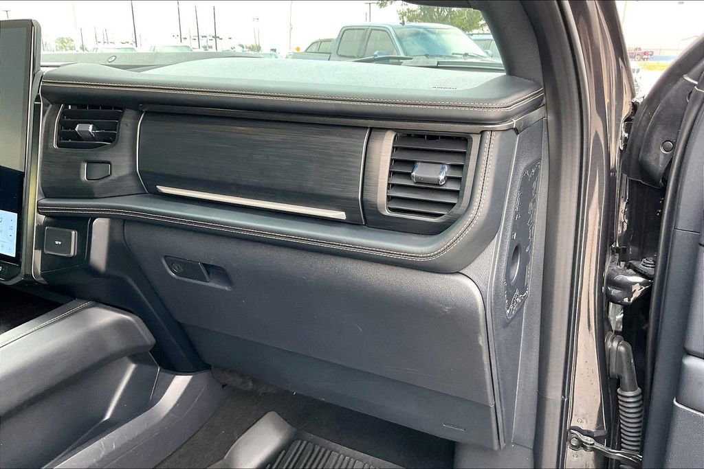 Used 2024 Ford Expedition Platinum AWD/4WD image 23