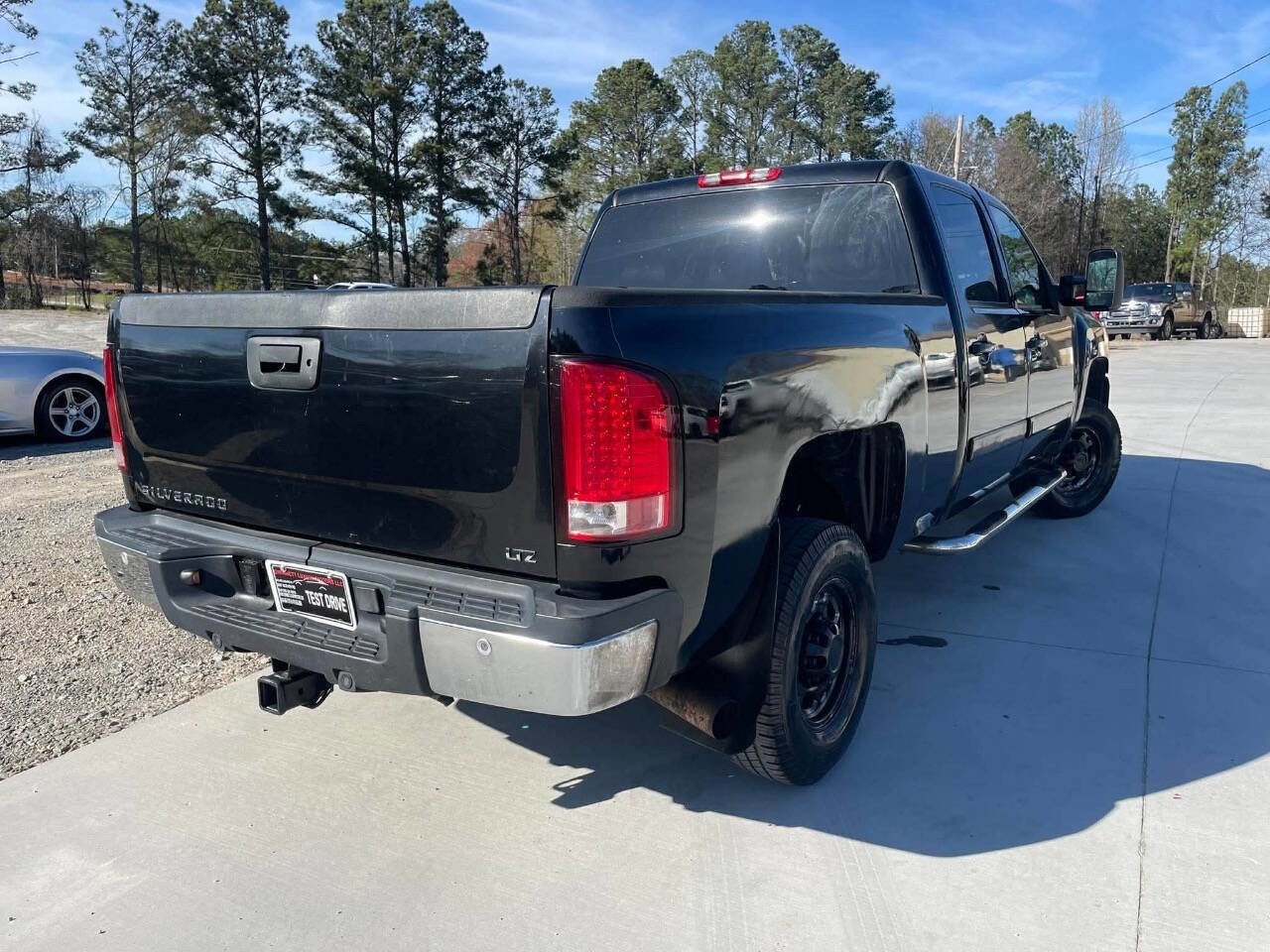 Used 2007 Chevrolet Silverado 2500 LTZ w/ Safety Package AWD/4WD image 7