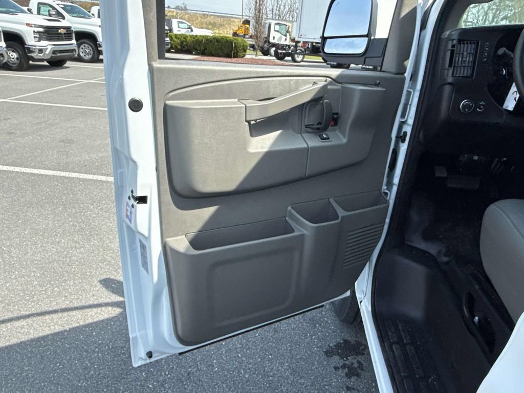 New 2026 Chevrolet Express 2500 w/ Driver Convenience Package RWD image 8
