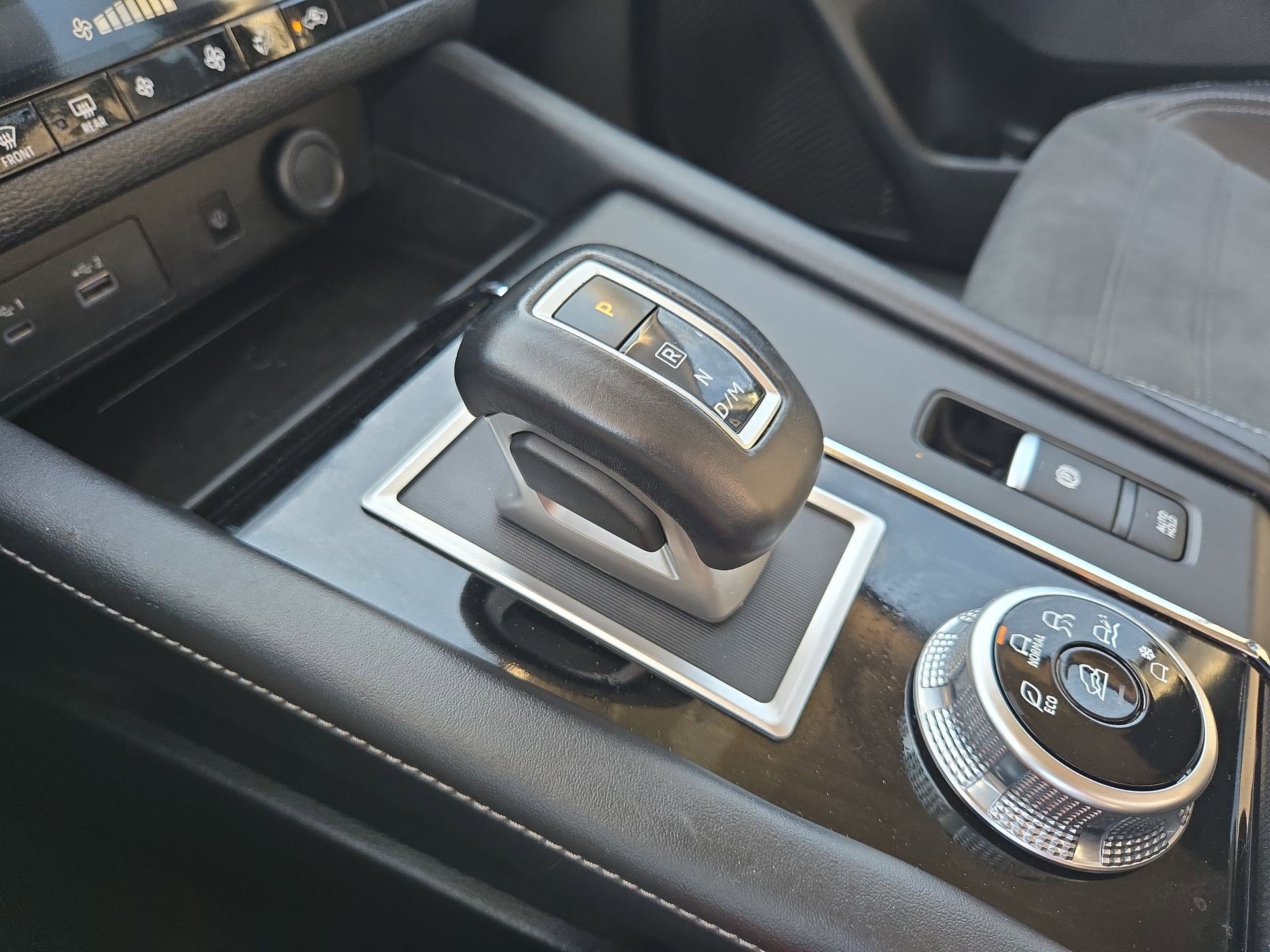 Used 2024 Mitsubishi Outlander SE image 26