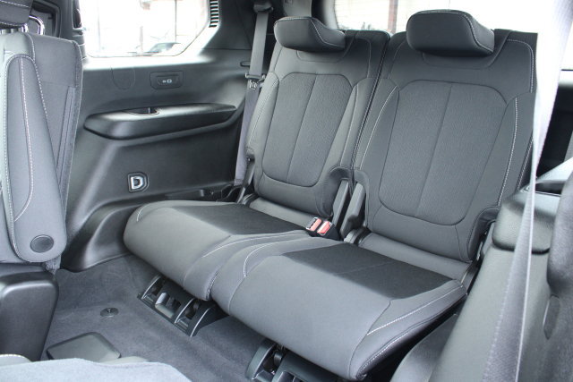 Used 2025 Jeep Grand Cherokee L Laredo w/ Luxury Tech Group I AWD/4WD image 27