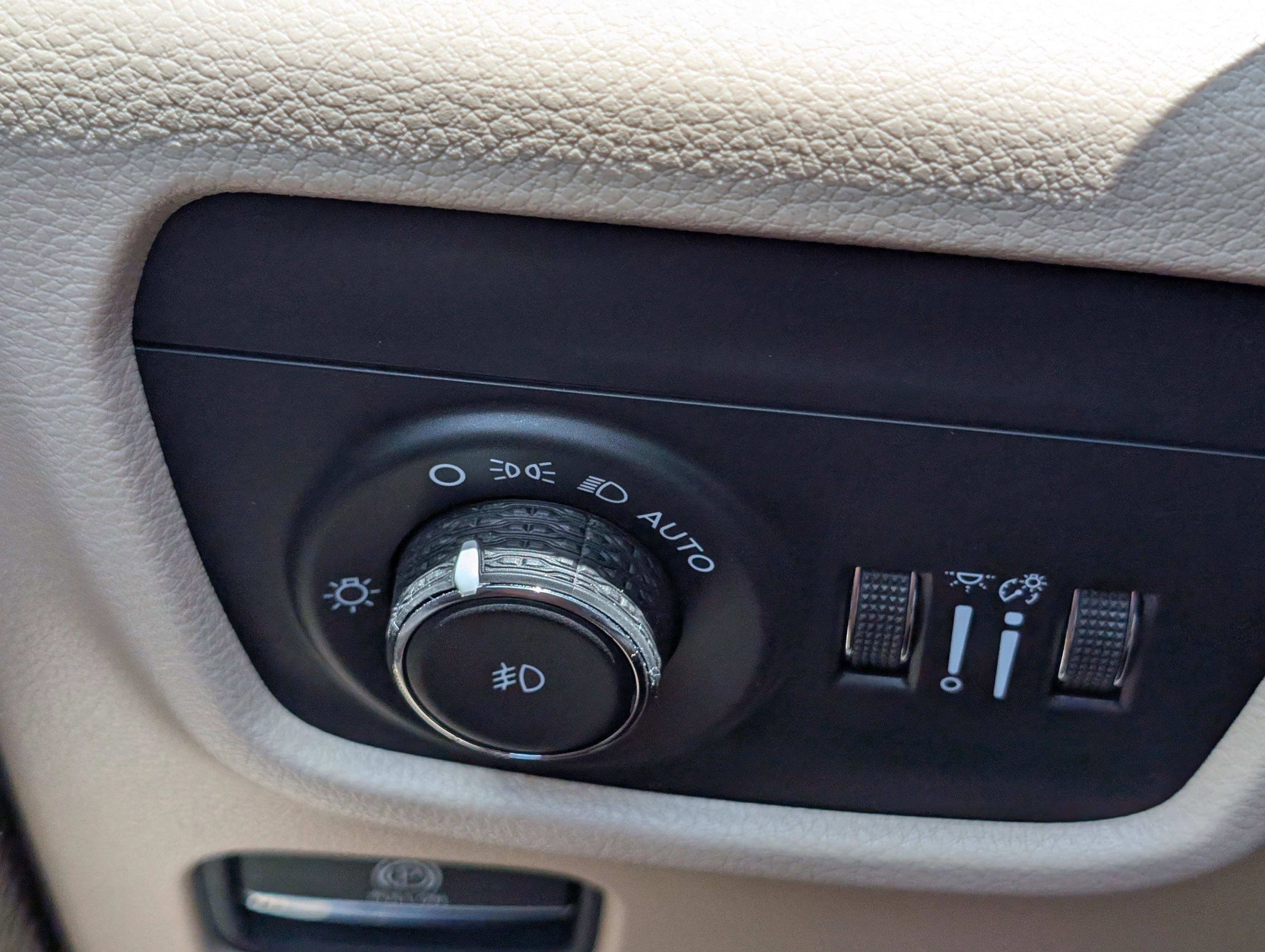 New 2025 Jeep Grand Cherokee Limited w/ Luxury Tech Group II image 32