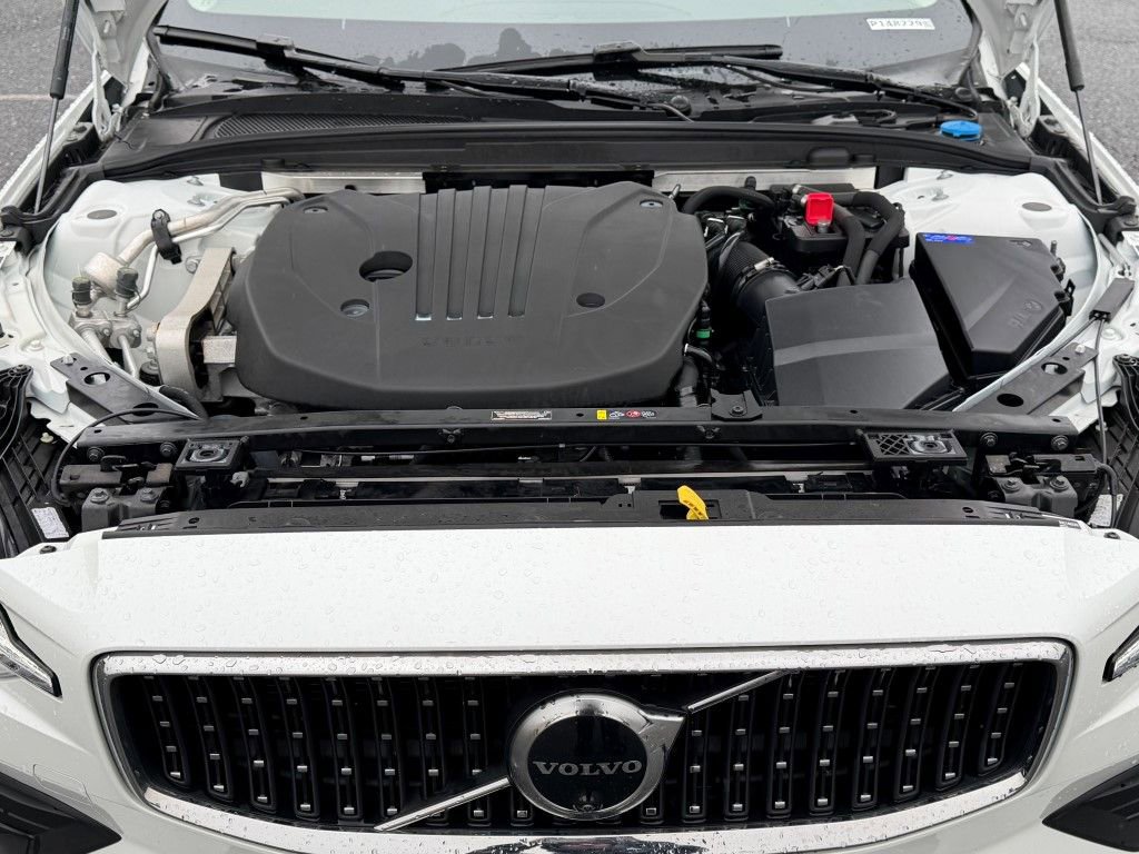 Certified 2025 Volvo V60 B5 Cross Country Plus image 38