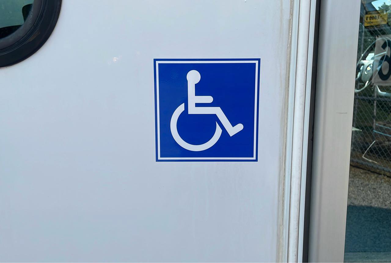 Used 2015 Chevrolet Express 3500 w/ Shuttle Bus Package RWD image 12