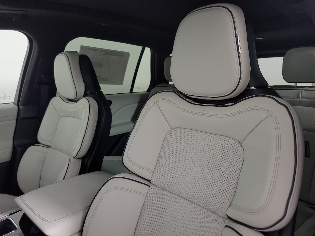 New 2026 Lincoln Aviator Black Label w/ Black Label Special Edition AWD/4WD image 17