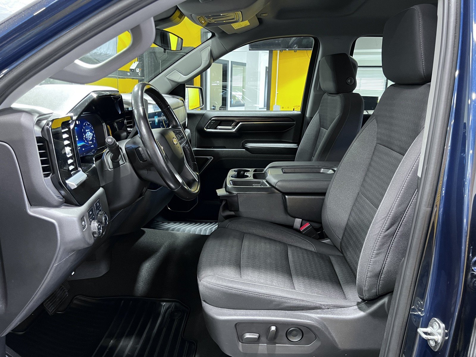 Used 2022 Chevrolet Silverado 1500 LT AWD/4WD image 15