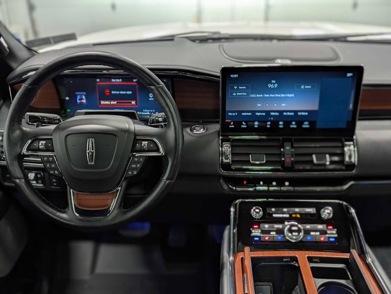 Certified 2023 Lincoln Navigator Reserve AWD/4WD image 5