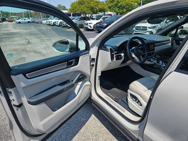 Used 2021 Porsche Cayenne AWD/4WD image 11