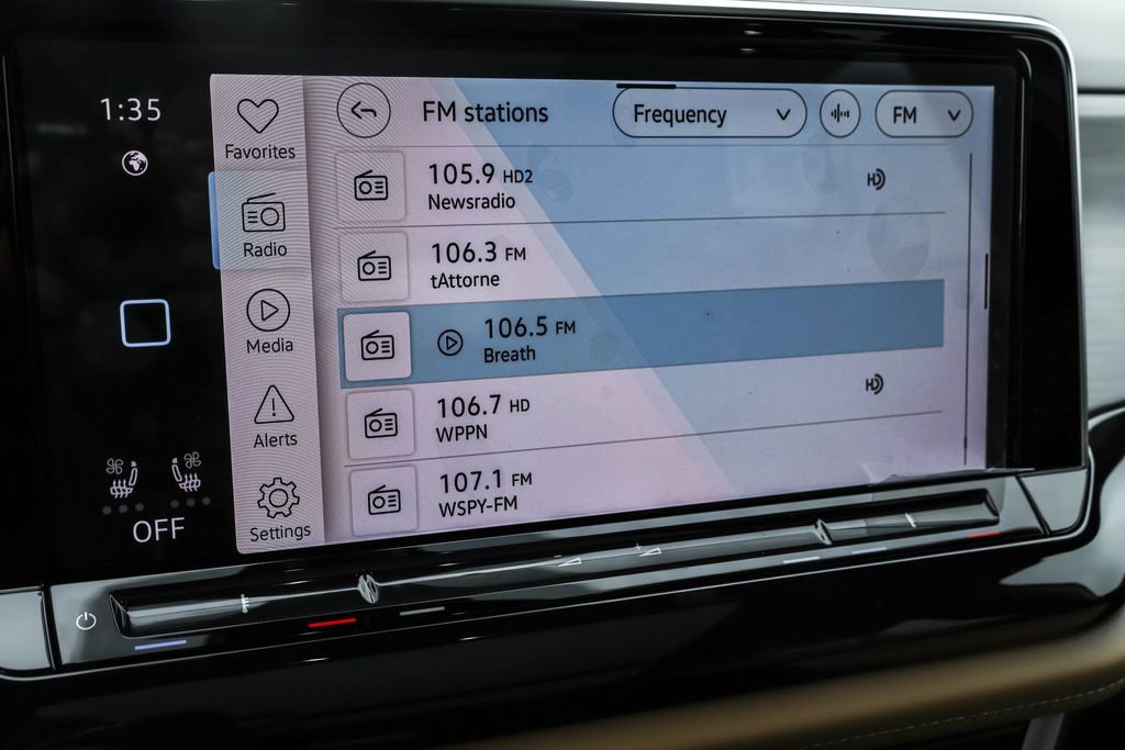 Used 2025 Volkswagen Atlas Cross Sport SE image 23