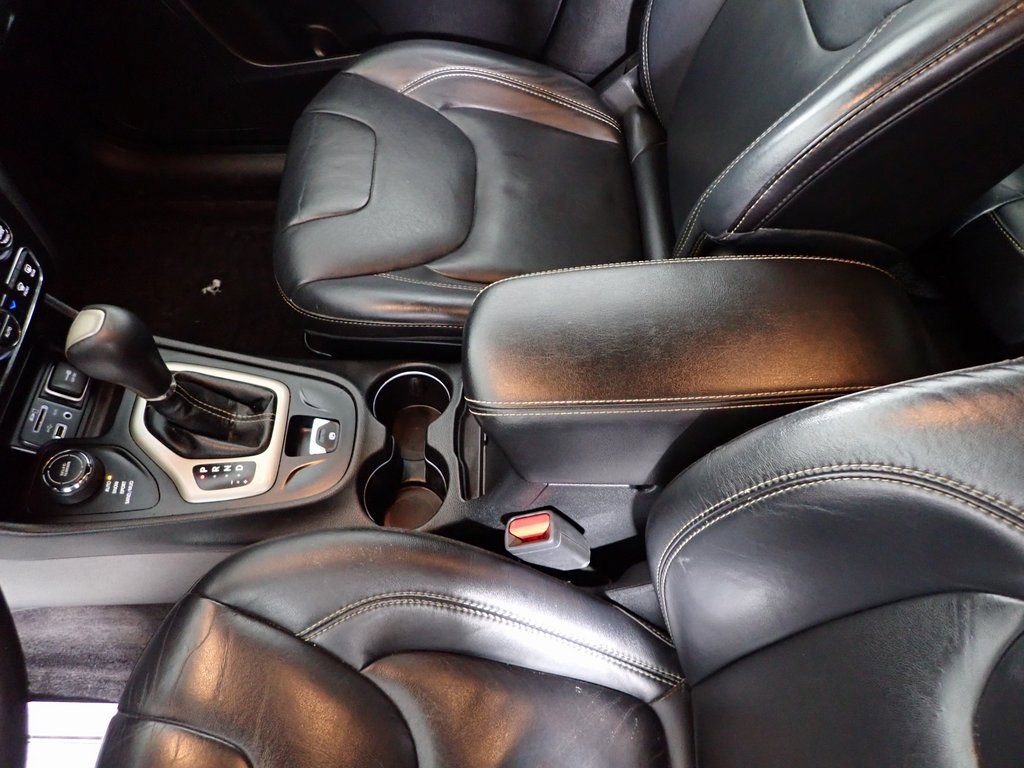 Used 2016 Jeep Cherokee Limited image 27