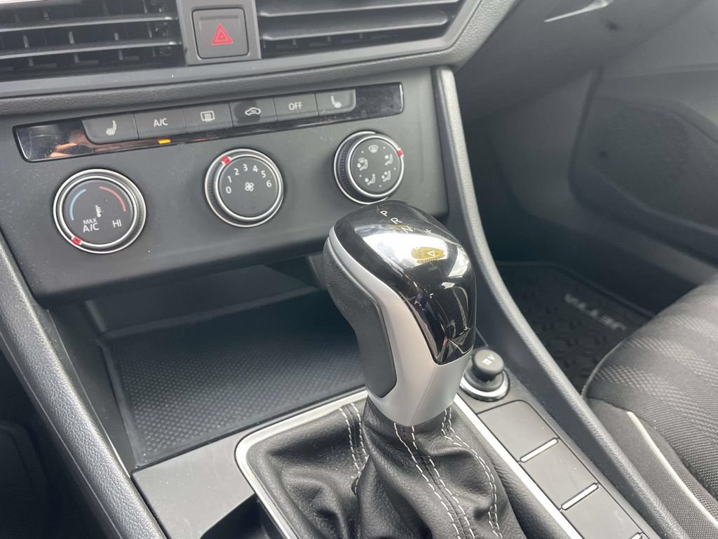 Certified 2024 Volkswagen Jetta Sport FWD image 31