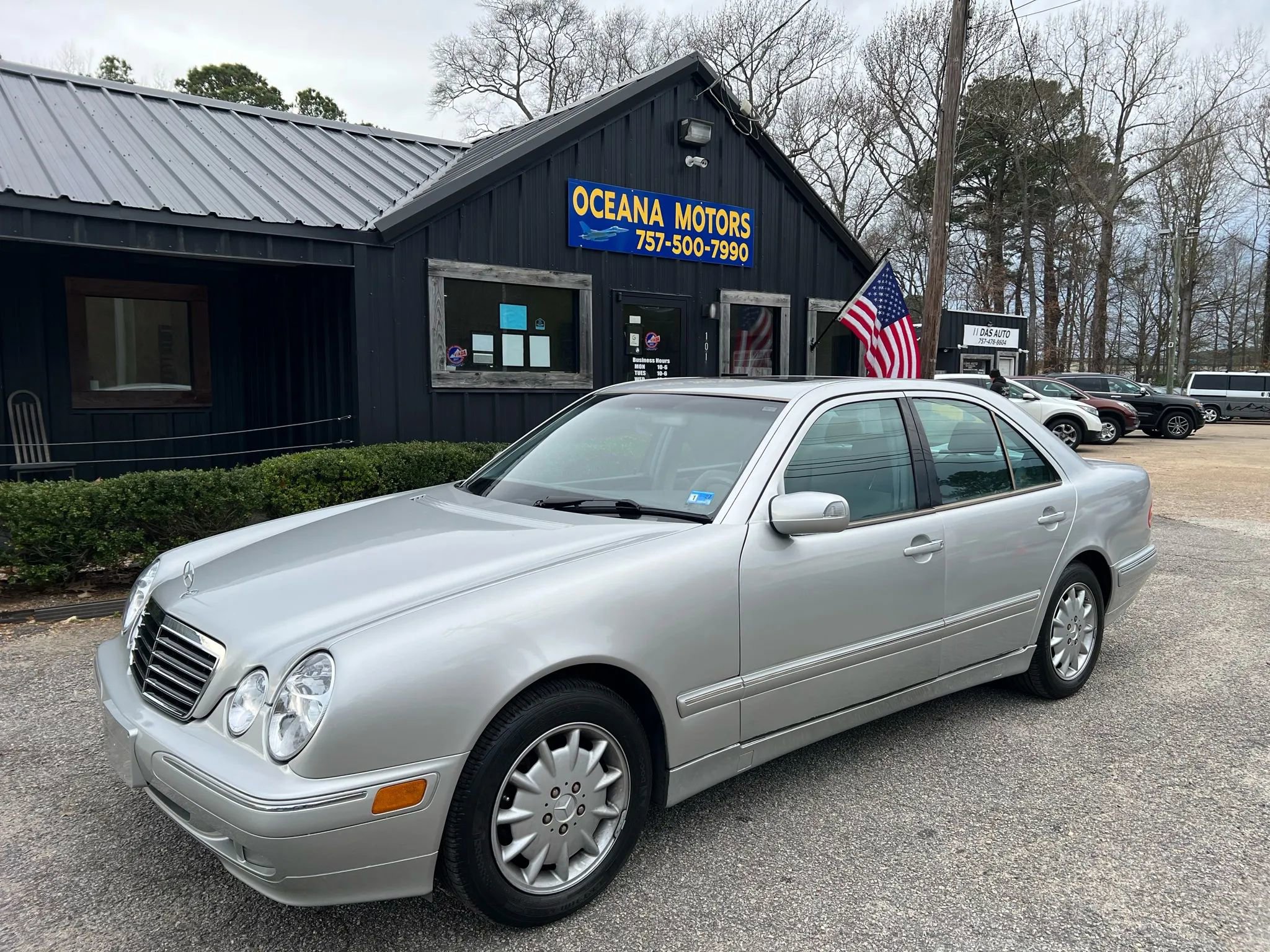 Used 2000 Mercedes-Benz E 320 Sedan image 9