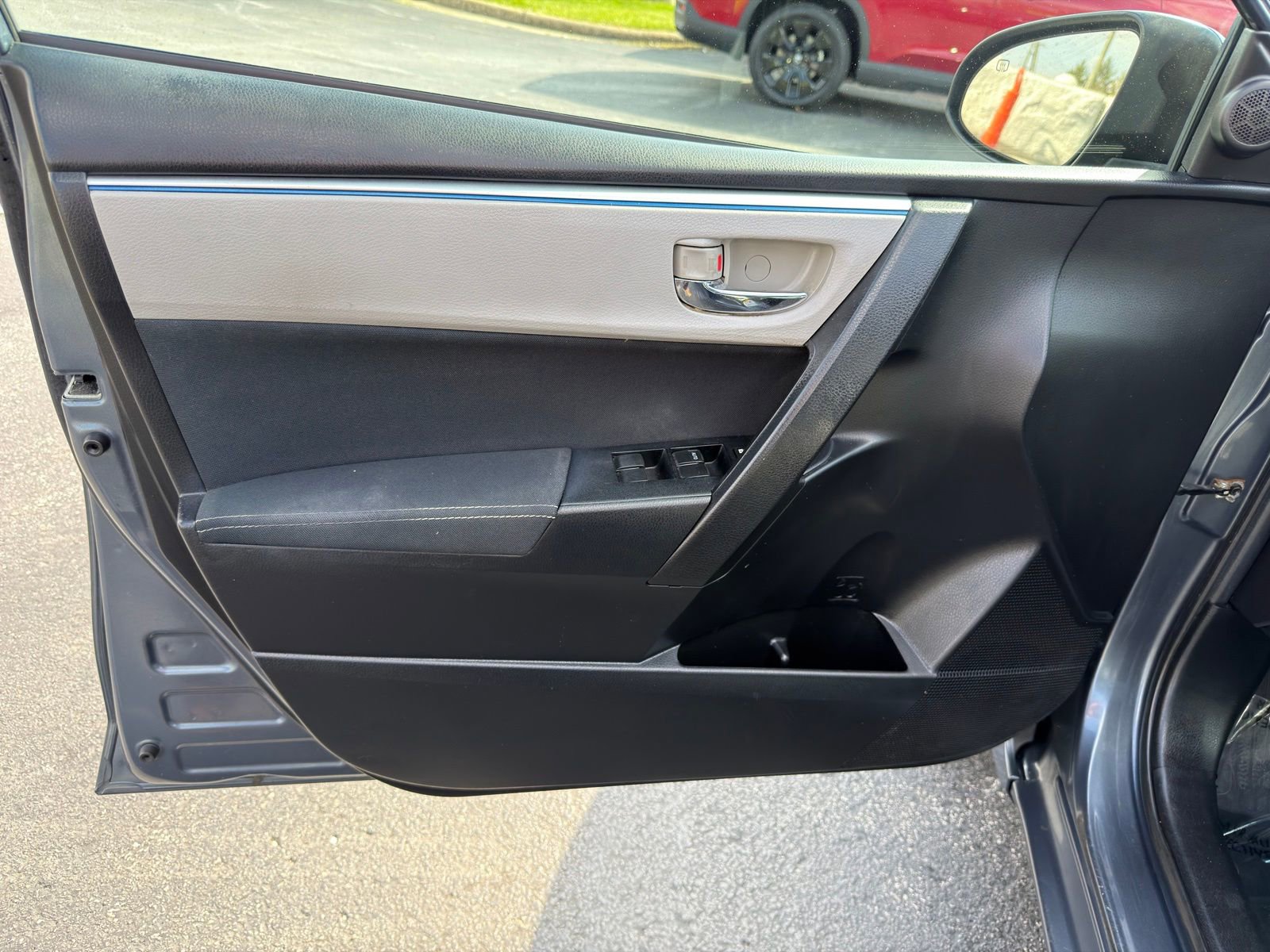 Used 2014 Toyota Corolla LE image 11