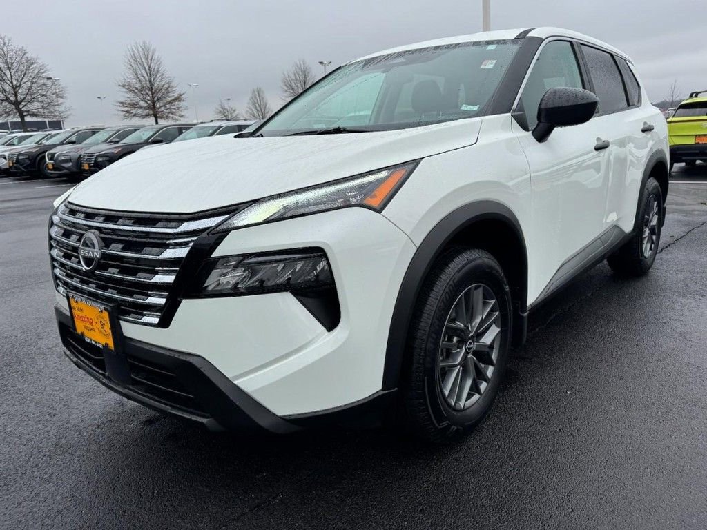 Used 2025 Nissan Rogue S image 8