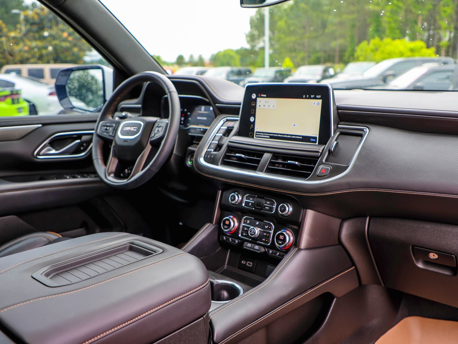 Used 2022 GMC Yukon AT4 AWD/4WD image 15