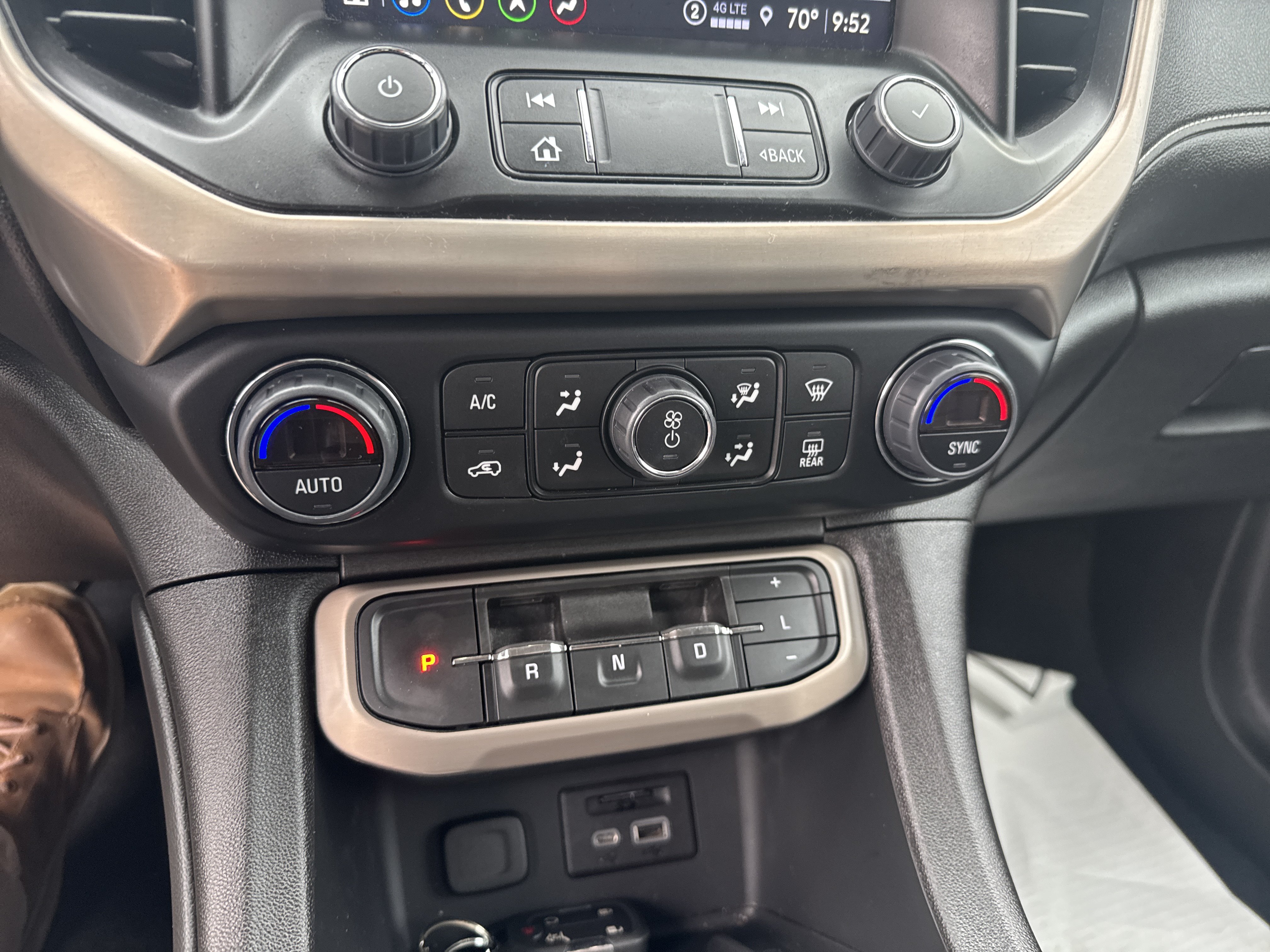 Used 2023 GMC Acadia Denali w/ Denali Ultimate Package AWD/4WD image 26