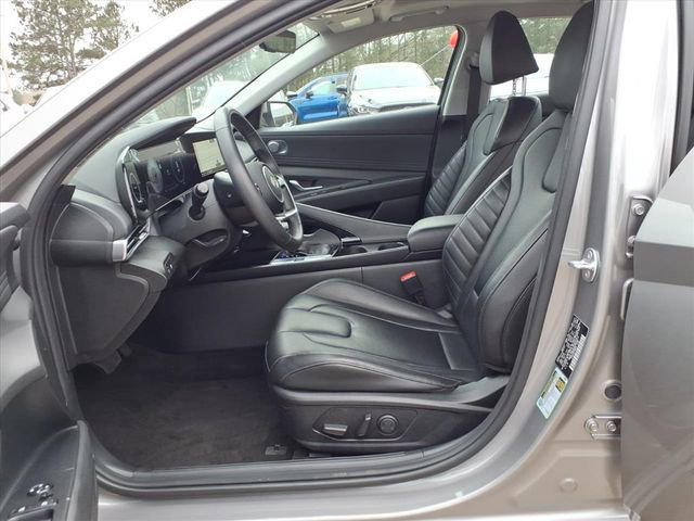 Used 2025 Hyundai Elantra Limited image 15