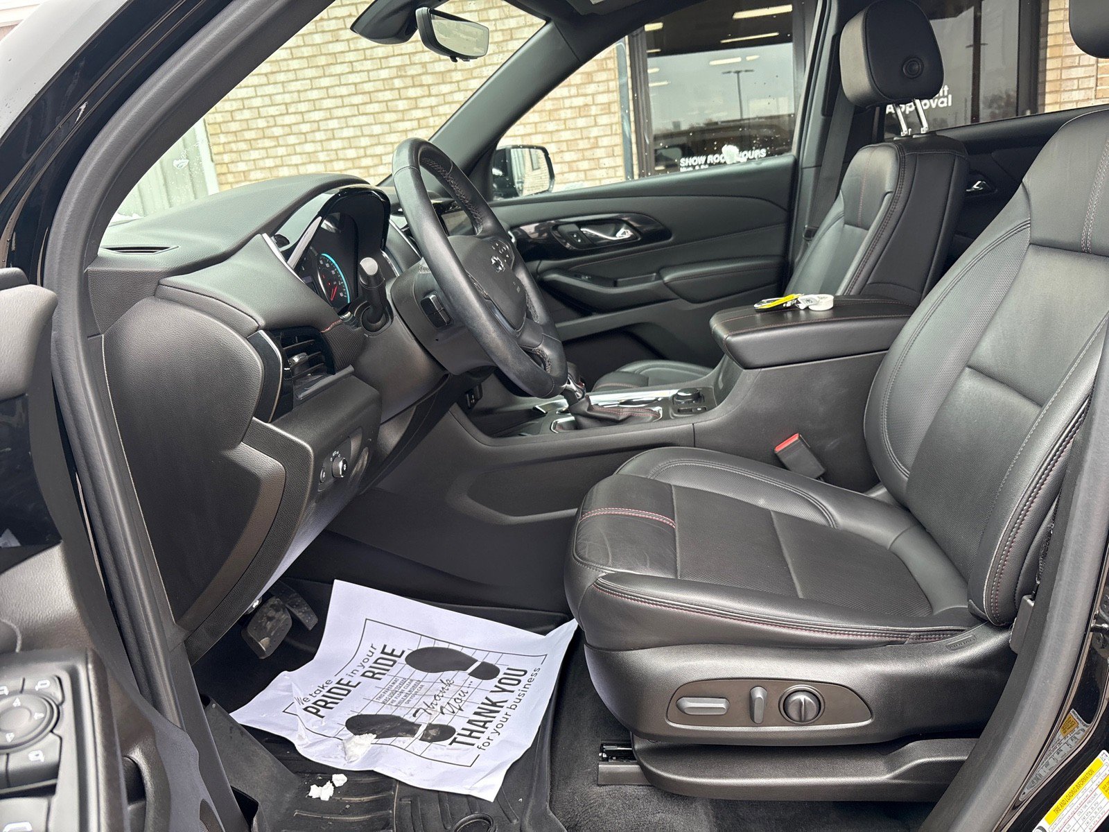 Used 2023 Chevrolet Traverse RS image 3