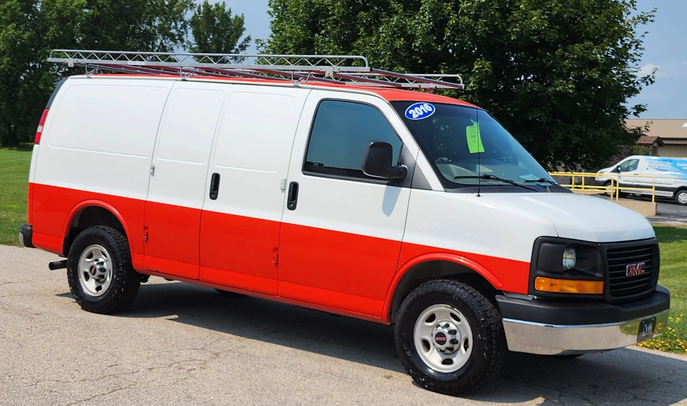 Used 2016 GMC Savana 3500 RWD image 2