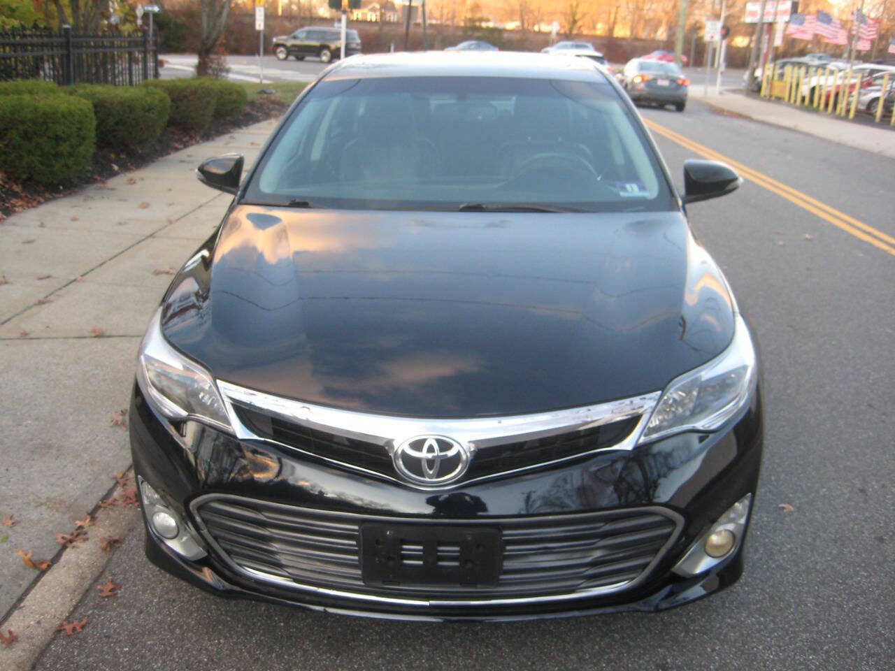 Used 2013 Toyota Avalon XLE Touring FWD image 2