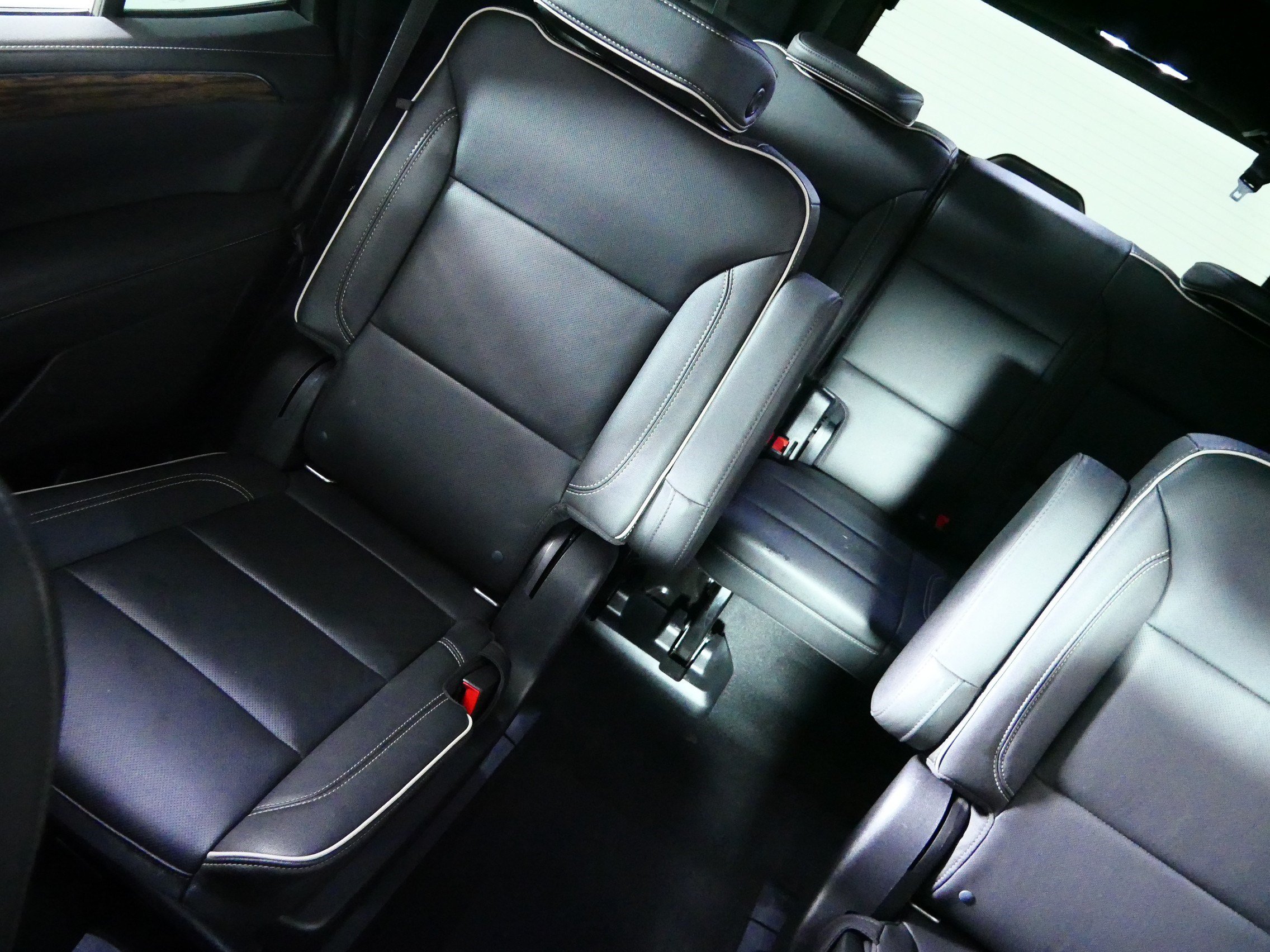 Used 2021 Chevrolet Tahoe Premier w/ Premium Package AWD/4WD image 12