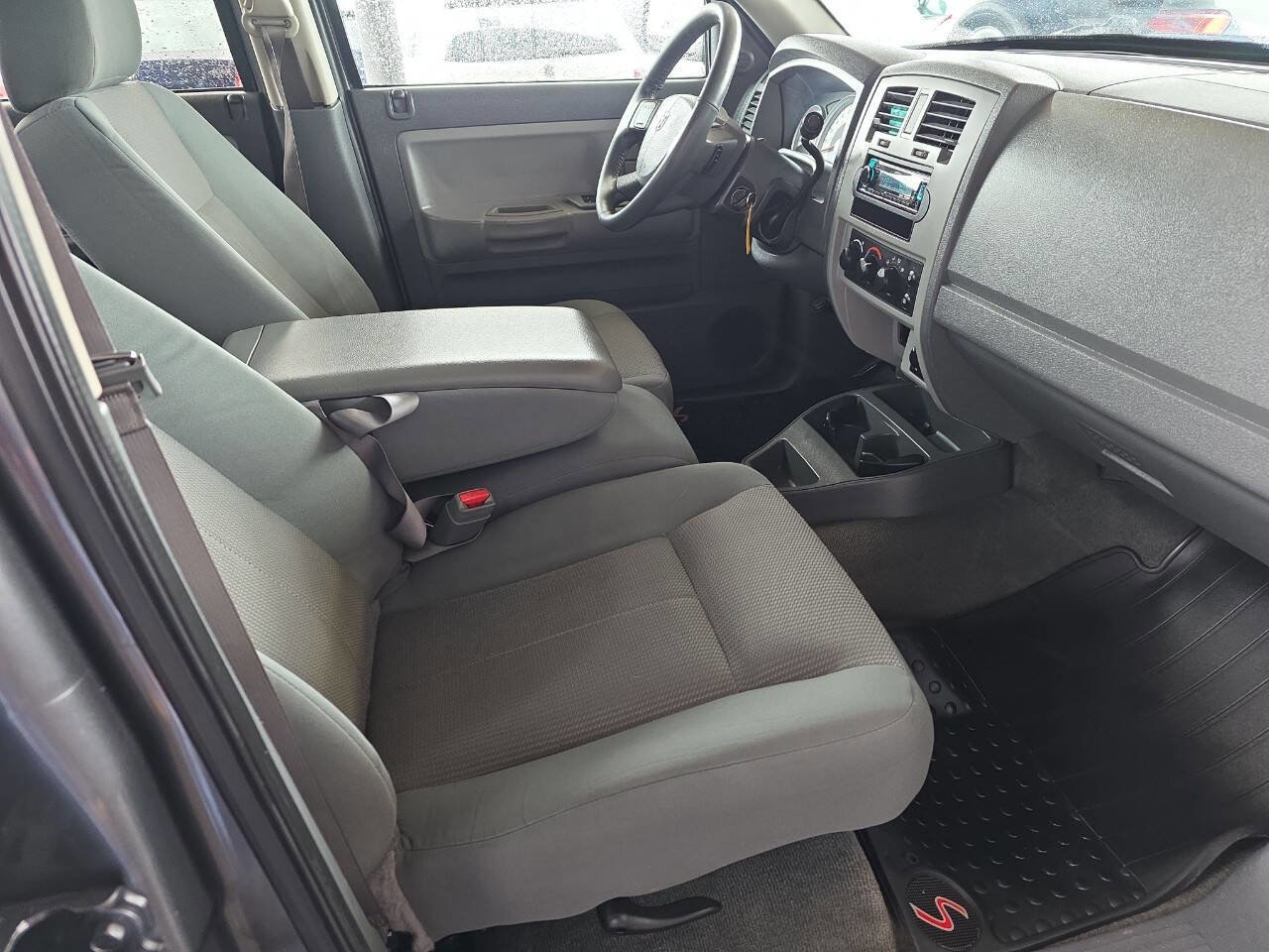 Used 2005 Dodge Dakota SLT image 28