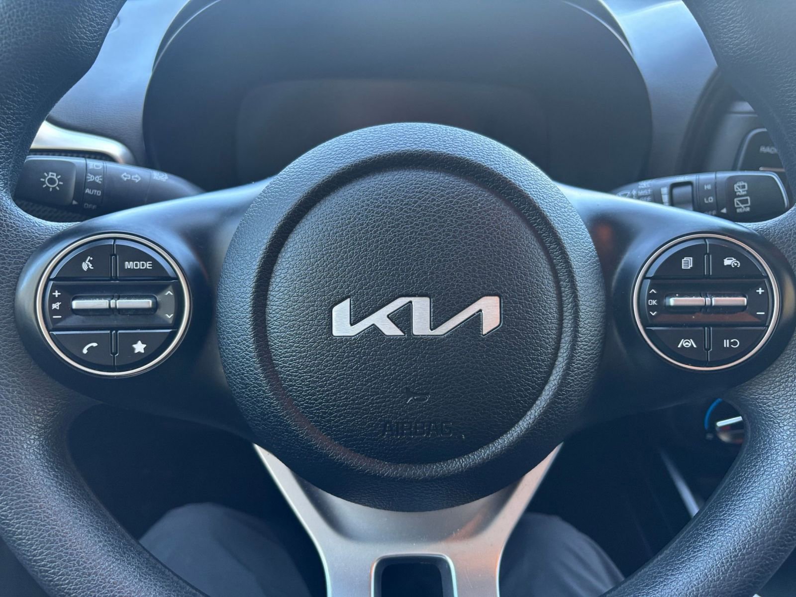 Used 2025 Kia Soul LX w/ LX Technology Package FWD image 25