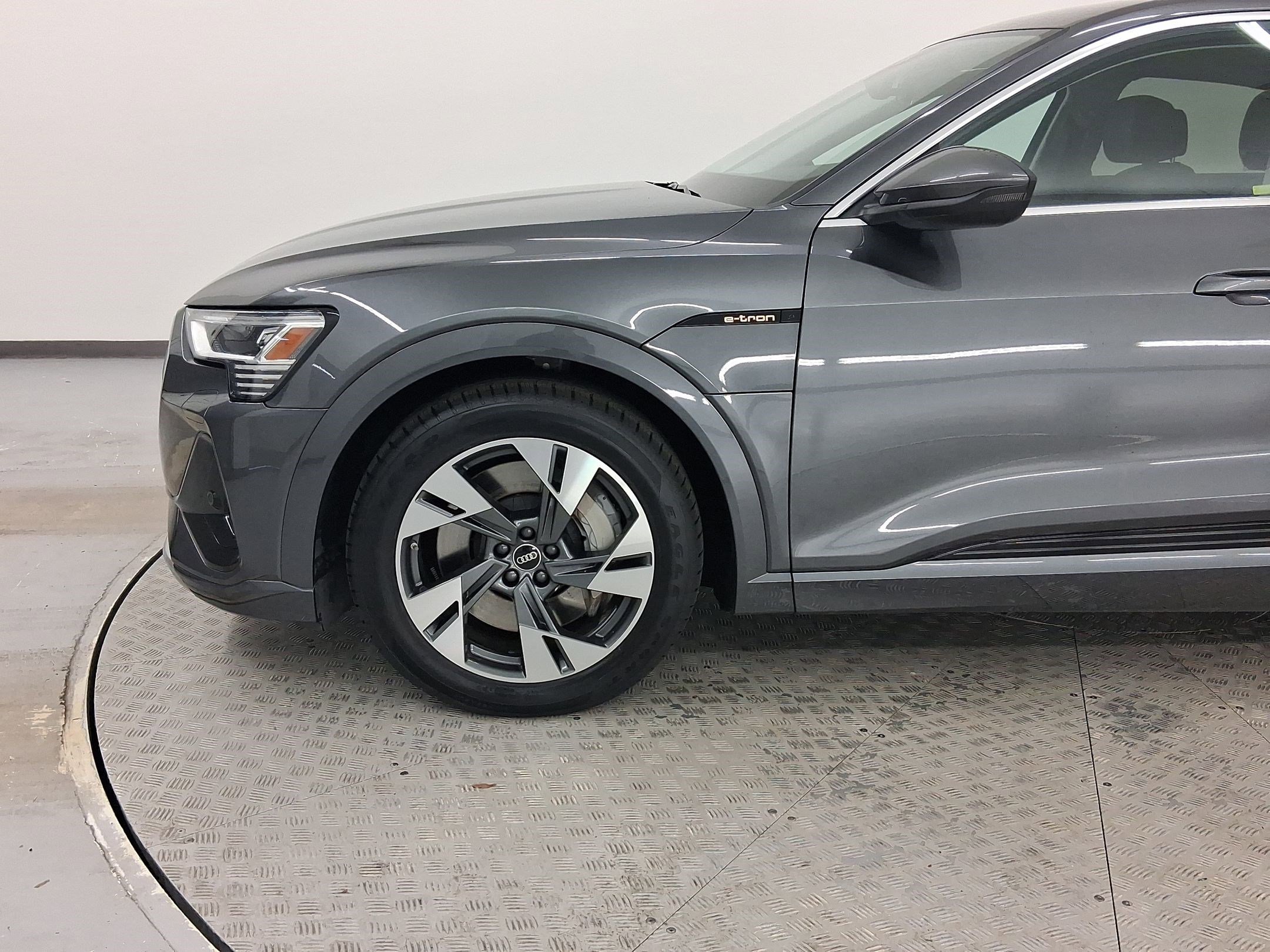 Used 2022 Audi e-tron Premium image 19