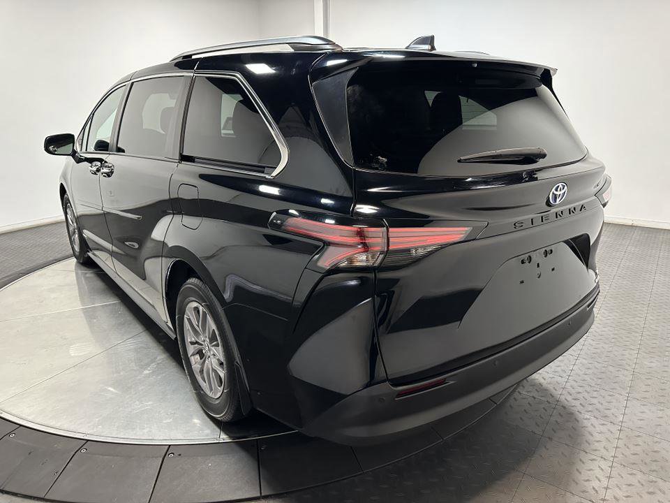 Certified 2021 Toyota Sienna XLE image 9