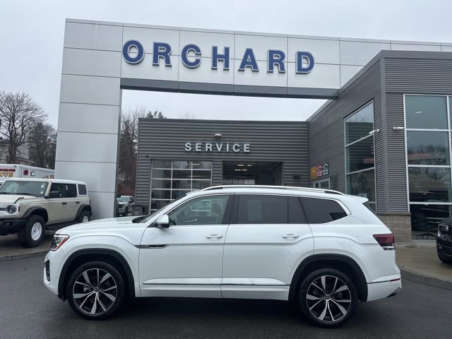 Used 2024 Volkswagen Atlas SEL Premium R-Line image 2