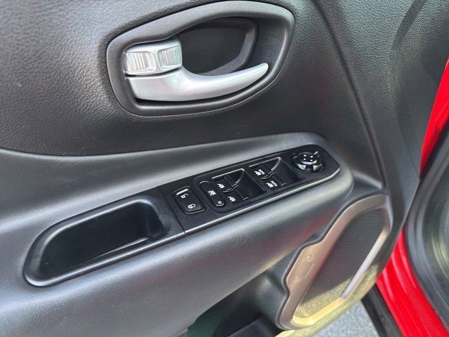 Used 2023 Jeep Renegade Latitude image 24