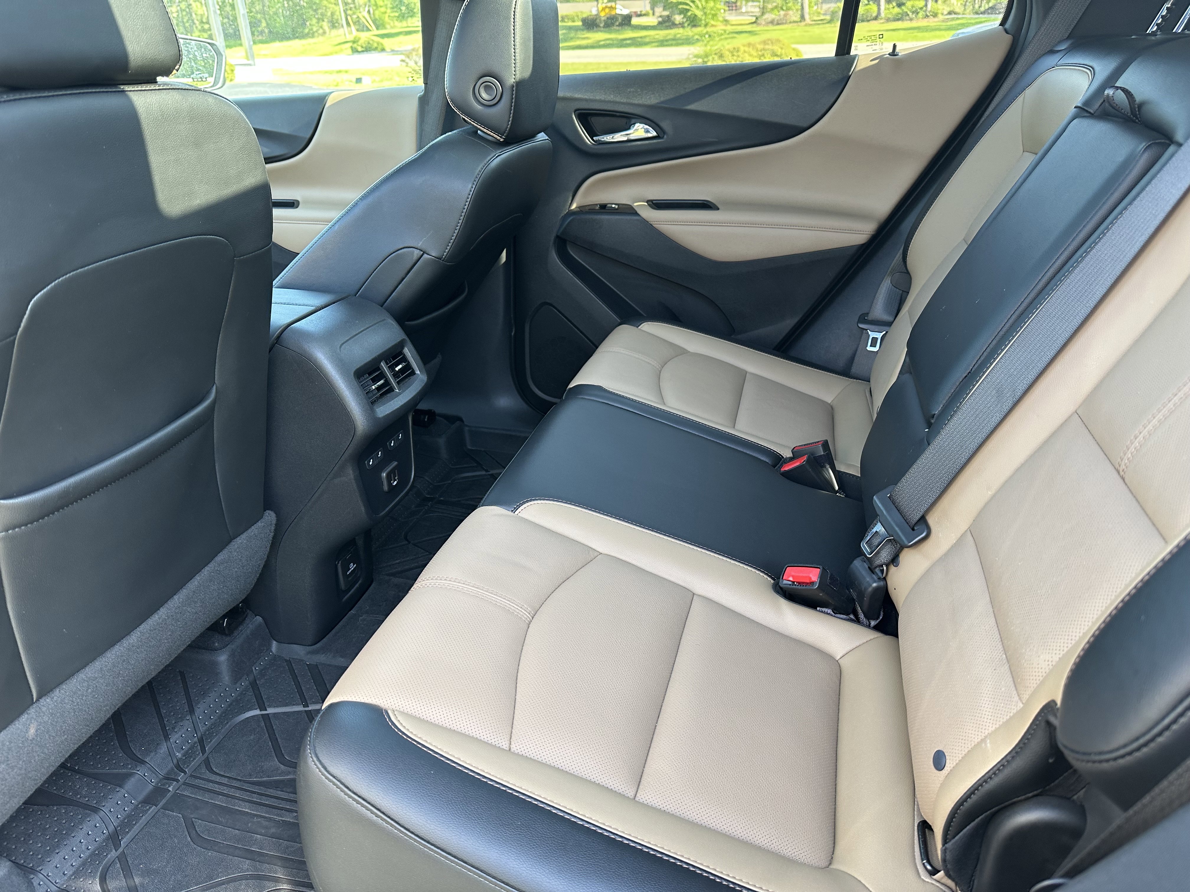 Used 2023 Chevrolet Equinox Premier FWD image 11