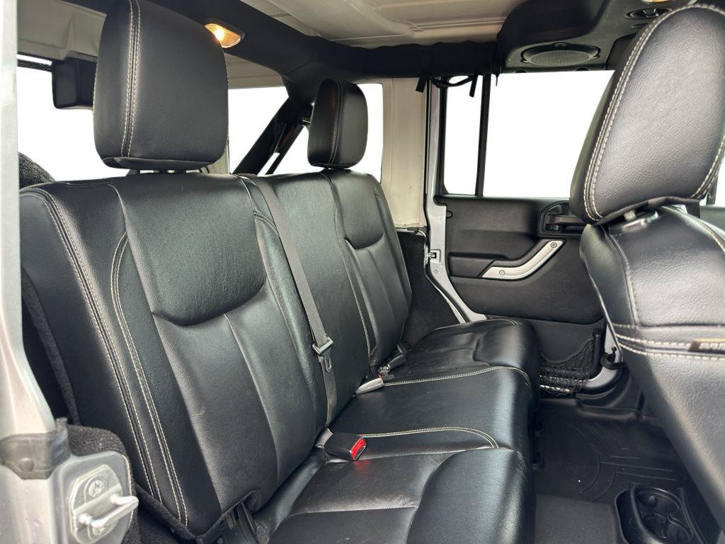 Used 2014 Jeep Wrangler Unlimited Sahara w/ Connectivity Group AWD/4WD image 8