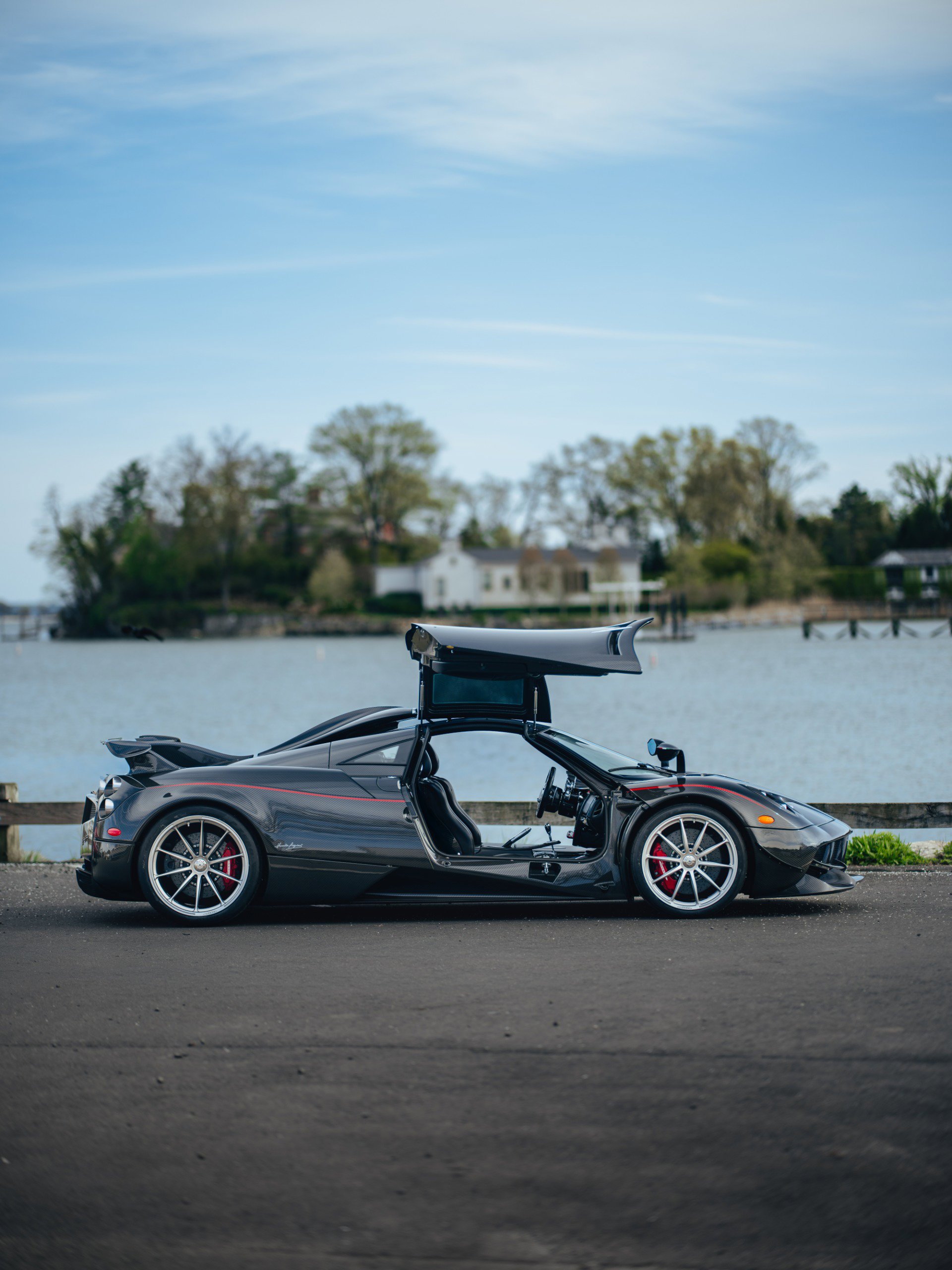 Used 2014 Pagani Huayra RWD image 9