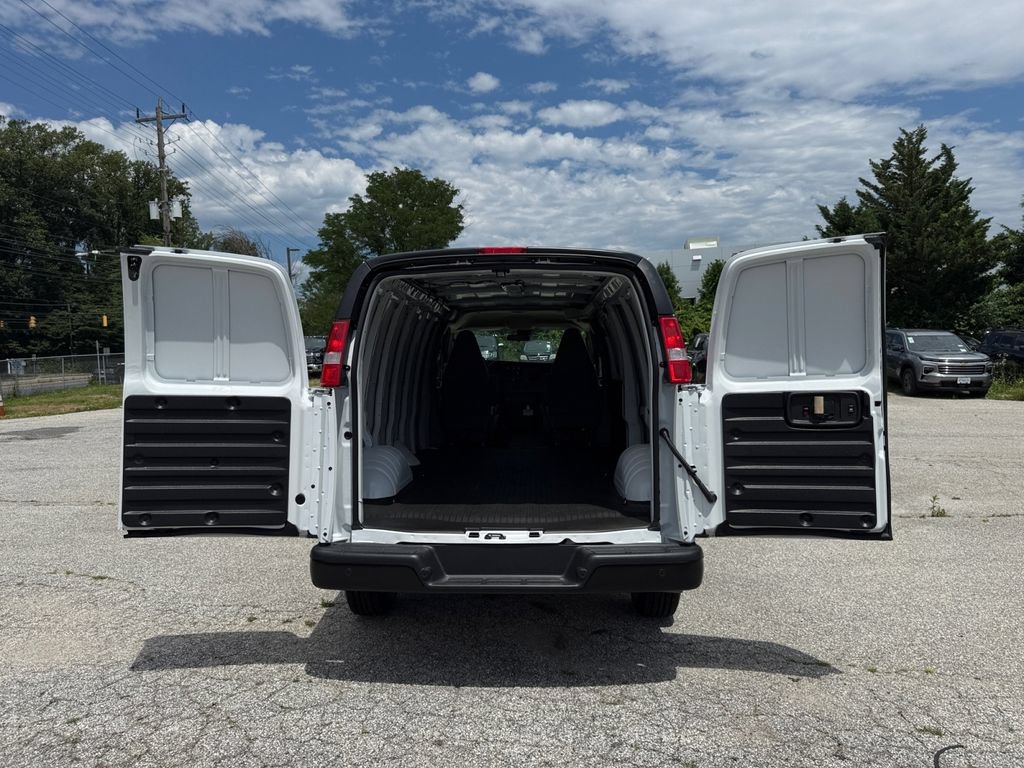 New 2026 Chevrolet Express 2500 Extended w/ Driver Convenience Package RWD image 19