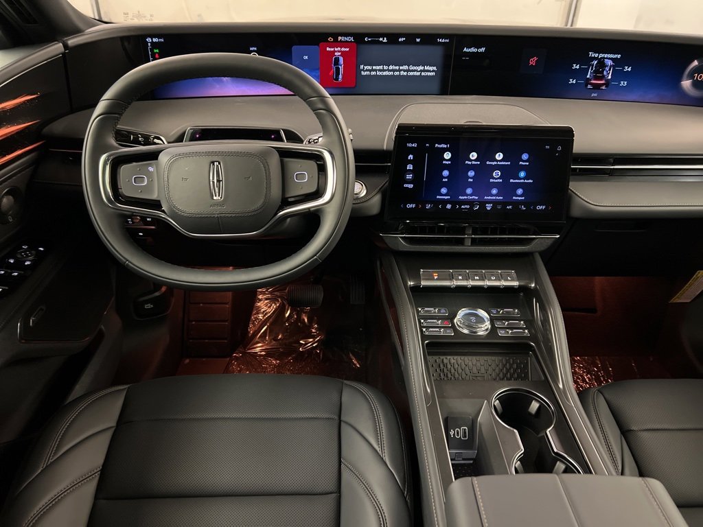 Used 2025 Lincoln Nautilus Premier w/ Equipment Group 102A image 8