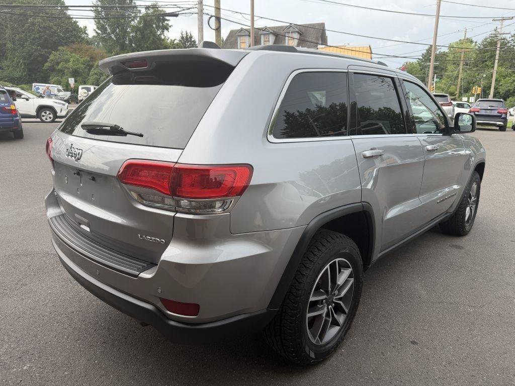 Used 2019 Jeep Grand Cherokee Laredo w/ 18" Wheel & 8.4" Radio Group AWD/4WD image 5
