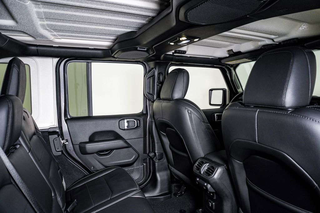 Used 2019 Jeep Wrangler Unlimited Sahara AWD/4WD image 16