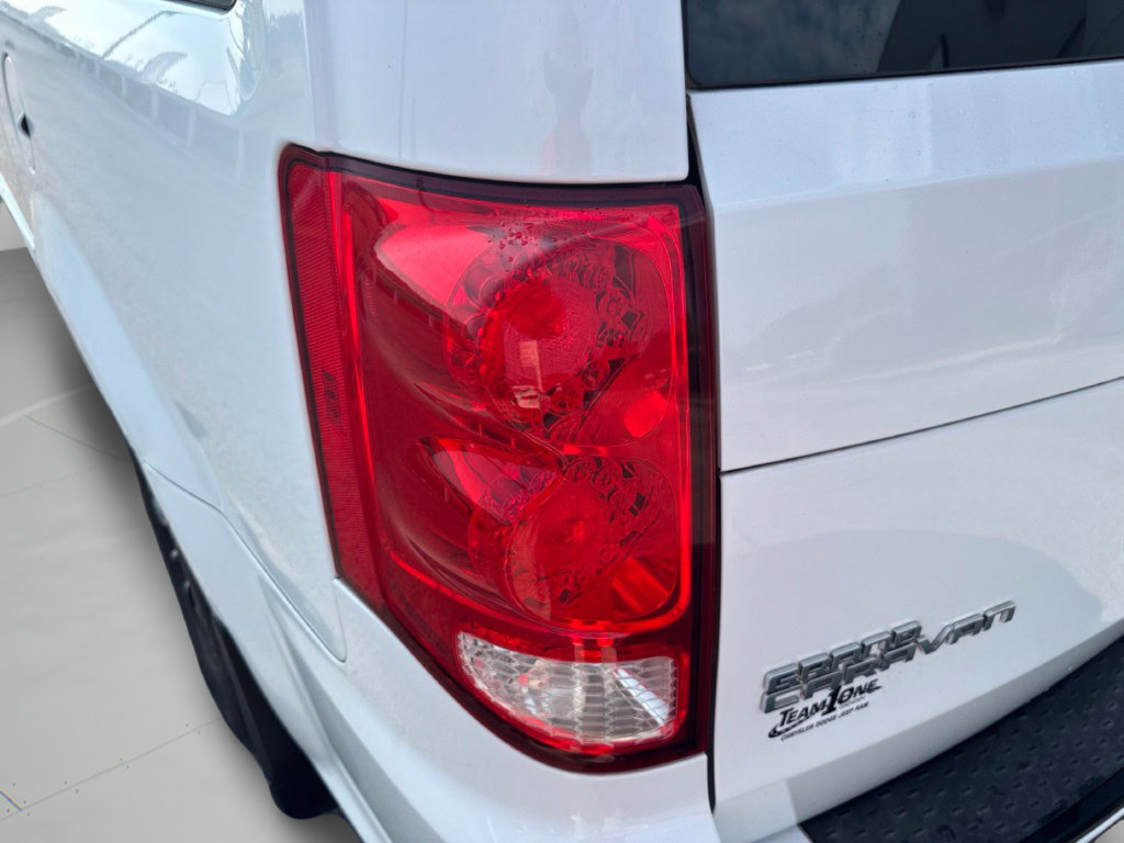 Used 2016 Dodge Grand Caravan SE FWD image 34