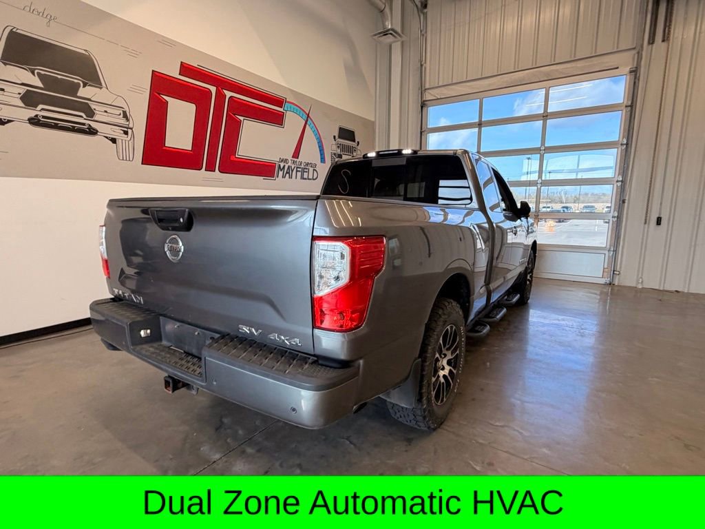 Used 2021 Nissan Titan SV w/ SV Convenience Package image 3