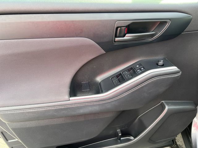 Certified 2025 Toyota Highlander LE image 13