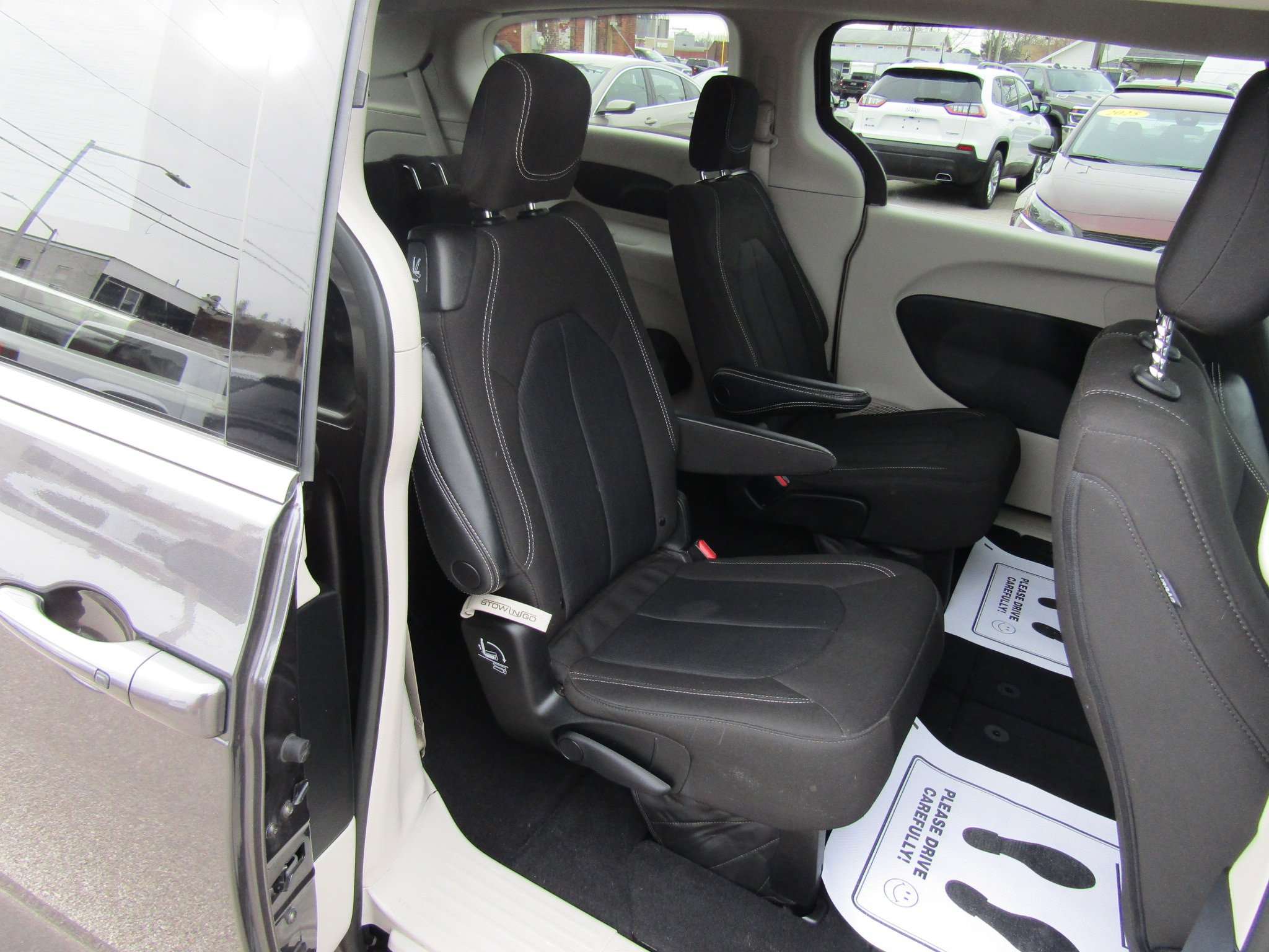 Used 2023 Chrysler Voyager LX FWD image 16