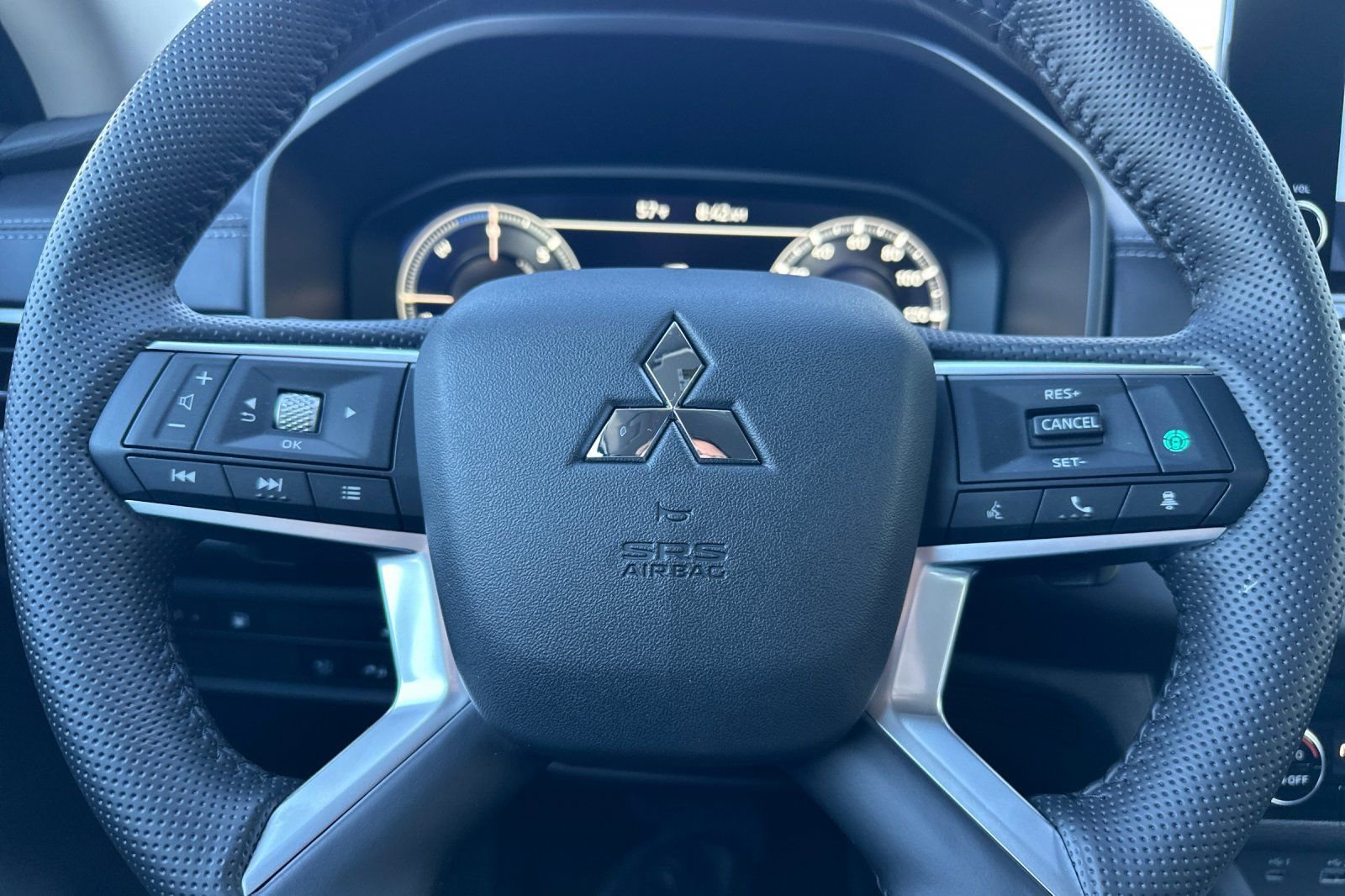New 2025 Mitsubishi Outlander SE image 23