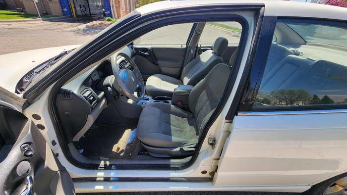 Used 2003 Saturn L-Series L200 w/ Sport Pkg FWD image 21